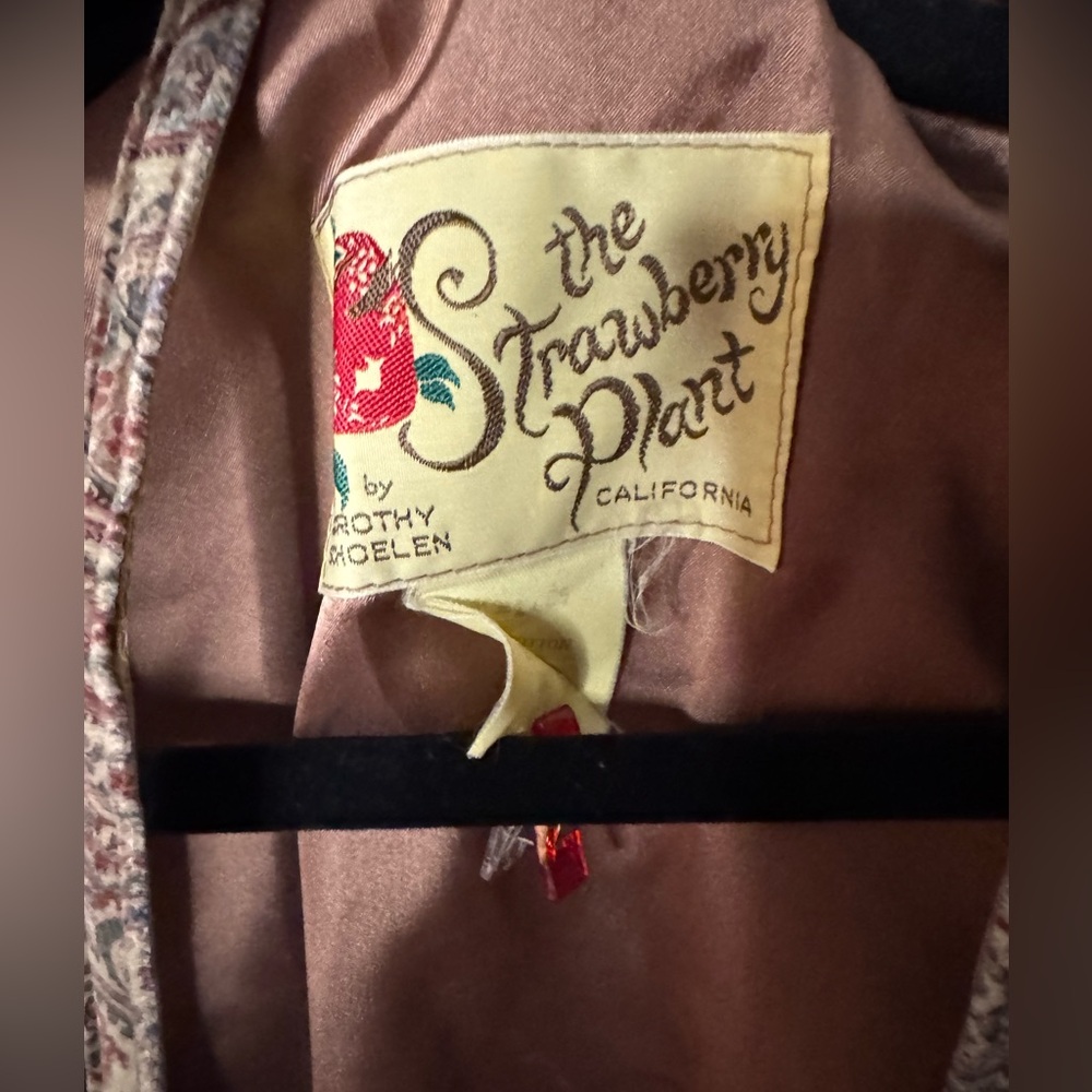 VTG The Strawberry Plant California 4 piece Skirt Set - Picture 9 of 10